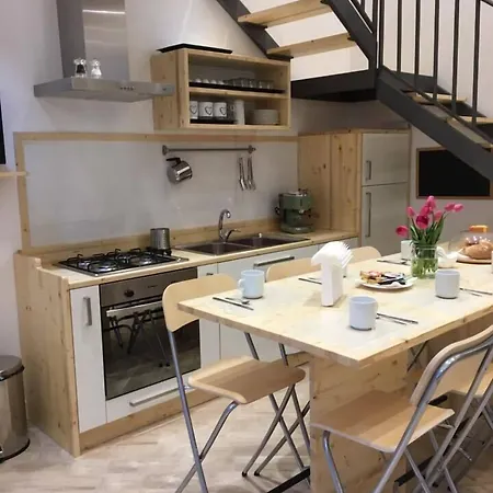 La Scalinata Di Chiaia 3*