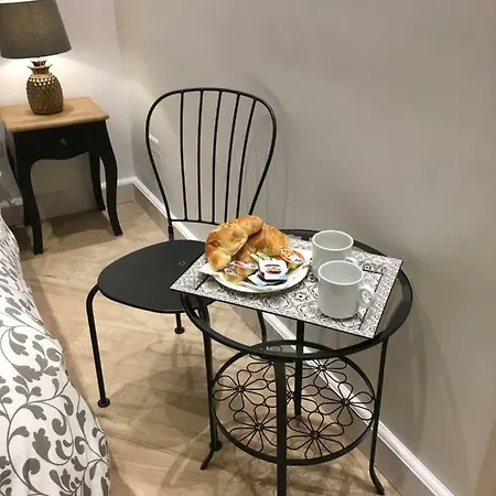 La Scalinata Di Chiaia Napoli