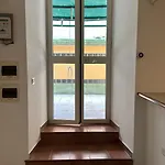 La Scalinata Di Chiaia 3* 나폴리