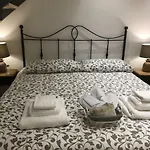 La Scalinata Di Chiaia 나폴리