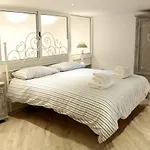 La Scalinata Di Chiaia 3* 나폴리