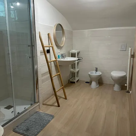 Couette-café La Scalinata Di Chiaia 3*