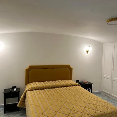 La Scalinata Di Chiaia Couette-café 3*