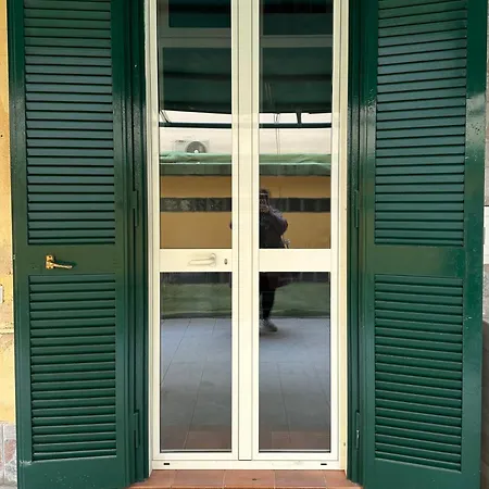 Couette-café La Scalinata Di Chiaia 3*