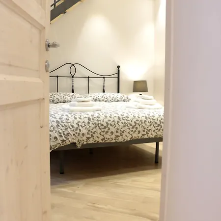 La Scalinata Di Chiaia Couette-café 3*