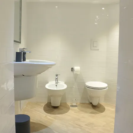 La Scalinata Di Chiaia 3* Naples