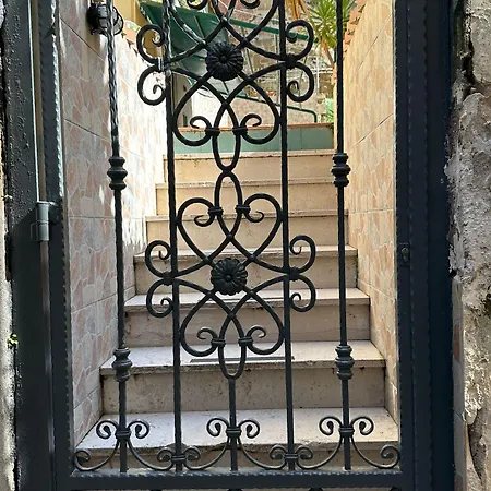 La Scalinata Di Chiaia 3* Naples