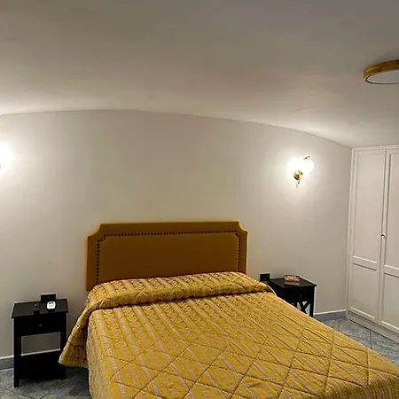 La Scalinata Di Chiaia 3* Nápoles