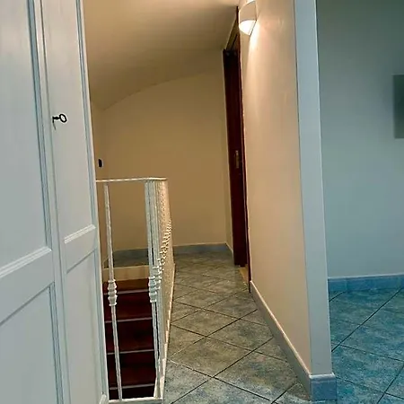 La Scalinata Di Chiaia 3* Nápoles