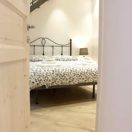 La Scalinata Di Chiaia Couette-café 3*