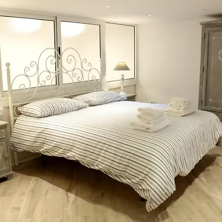 La Scalinata Di Chiaia 3* Naples