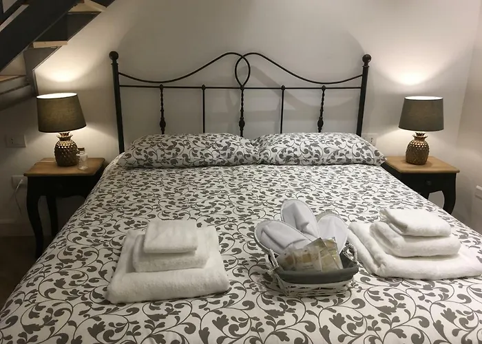 La Scalinata Di Chiaia Napoli