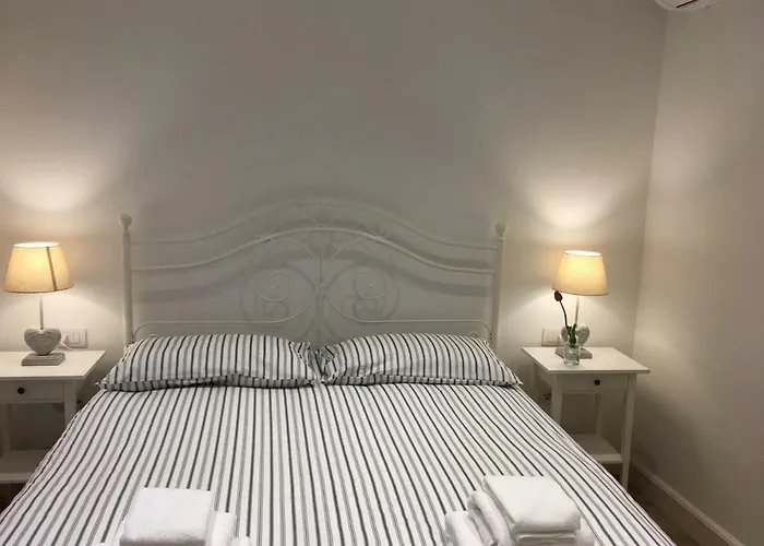 La Scalinata Di Chiaia فندق مبيت وإفطار نابولي
