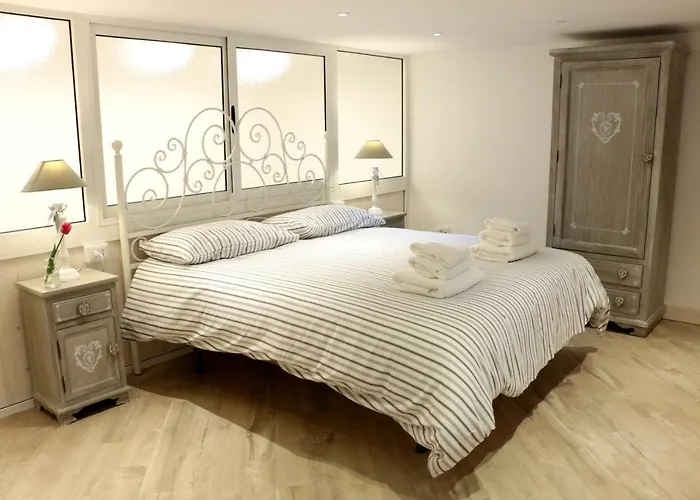 La Scalinata Di Chiaia 3* نابولي