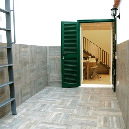 La Scalinata Di Chiaia