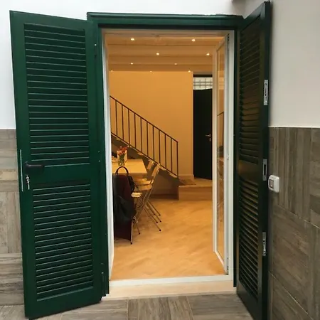 La Scalinata Di Chiaia Neapel