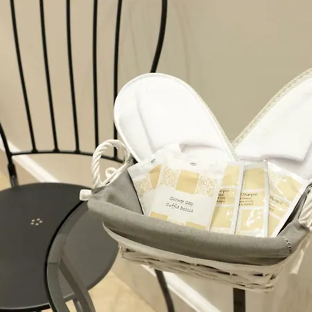 La Scalinata Di Chiaia 3* Νάπολη